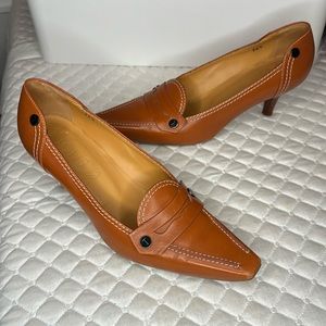 Tod's Women’s Tan Leather Kitten Heel Loafers